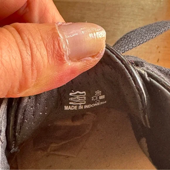 Ecco patent leather sneakers, size 37 black quilted shiny - Picture 7 of 9